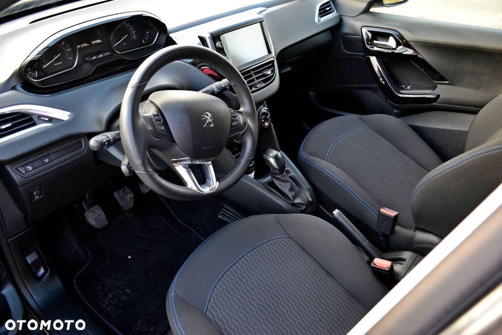 Peugeot 208 - 15