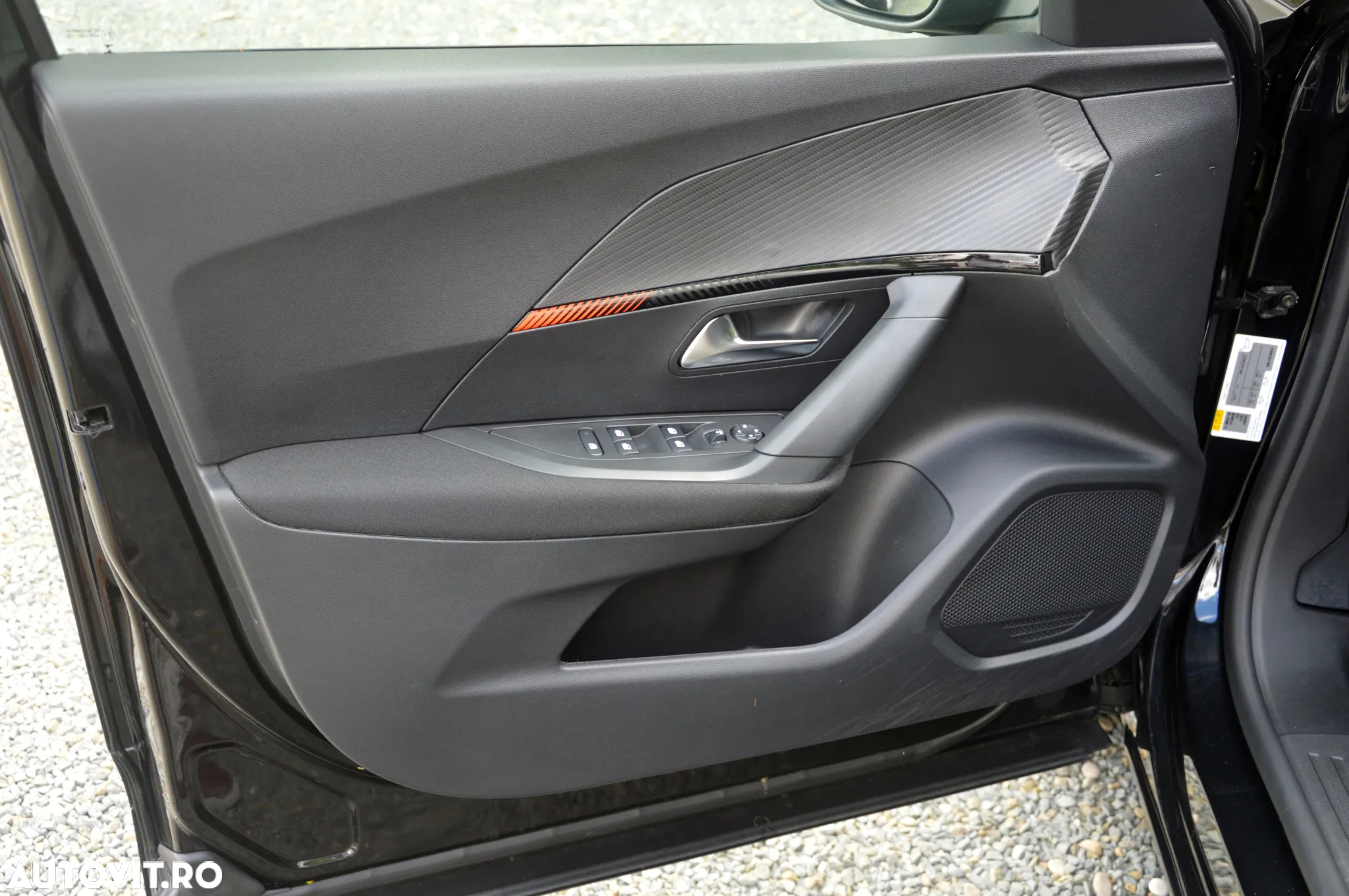 Peugeot 2008 PureTech 130 EAT8 Allure - 22