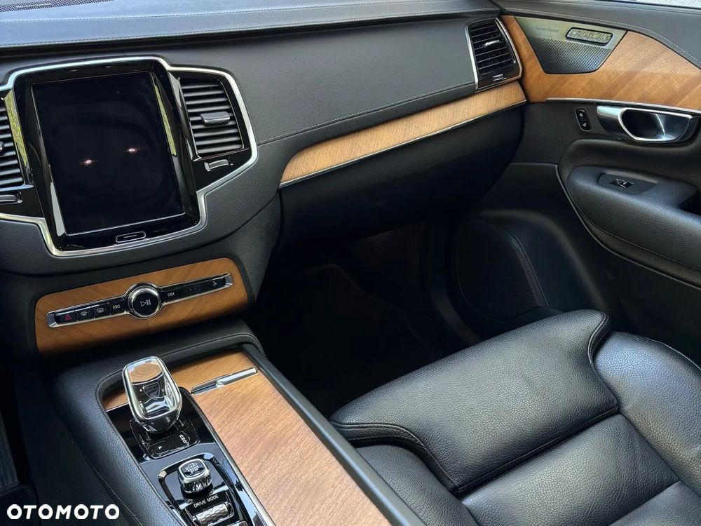 Volvo XC 90 - 8