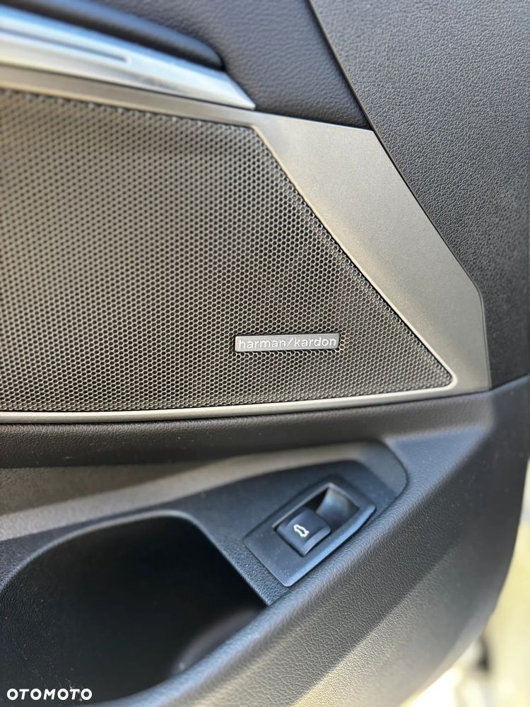 BMW Seria 3 330i xDrive M Sport - 12