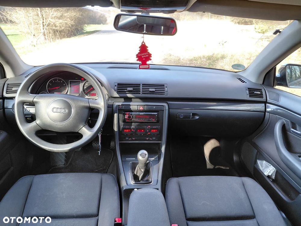 Audi A4 Limousine - 8