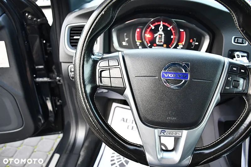 Volvo V60 D3 R-Design - 14