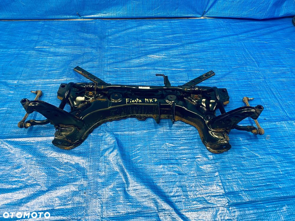 KOŁYSKA ZAWIESZENIA PRZEDNIEGO SANKI PRZEDNIE ŁAWA PRZÓD WÓZEK TRAWERS  FORD FIESTA MK7 VII LIFT 1.25BENZYNA 16R ORYGINAŁ - 2