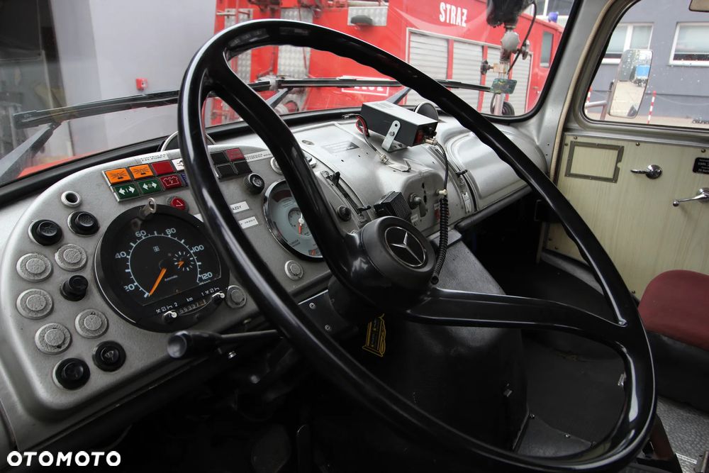 Mercedes-Benz L 1519 - 9