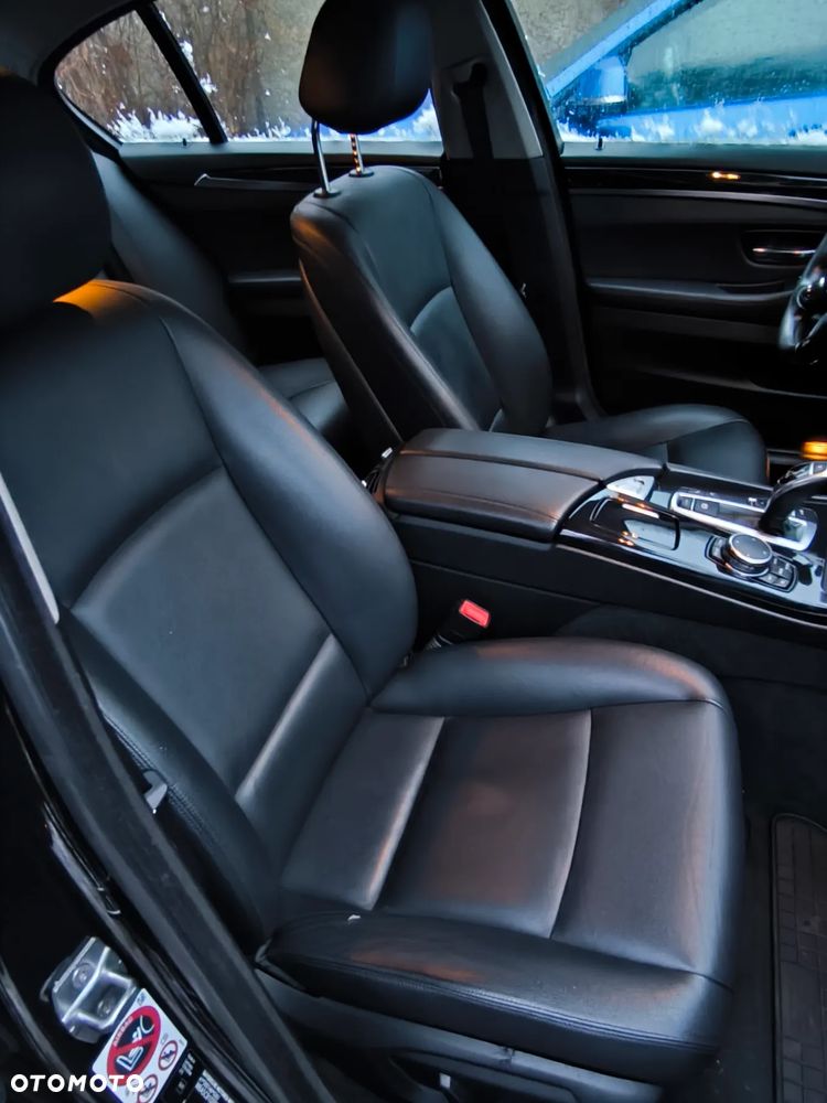 BMW Seria 5 525d xDrive Luxury Line - 9