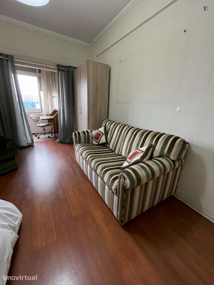 Quarto - localizado em Benfica Lisbon - Grande imagem: 5/17