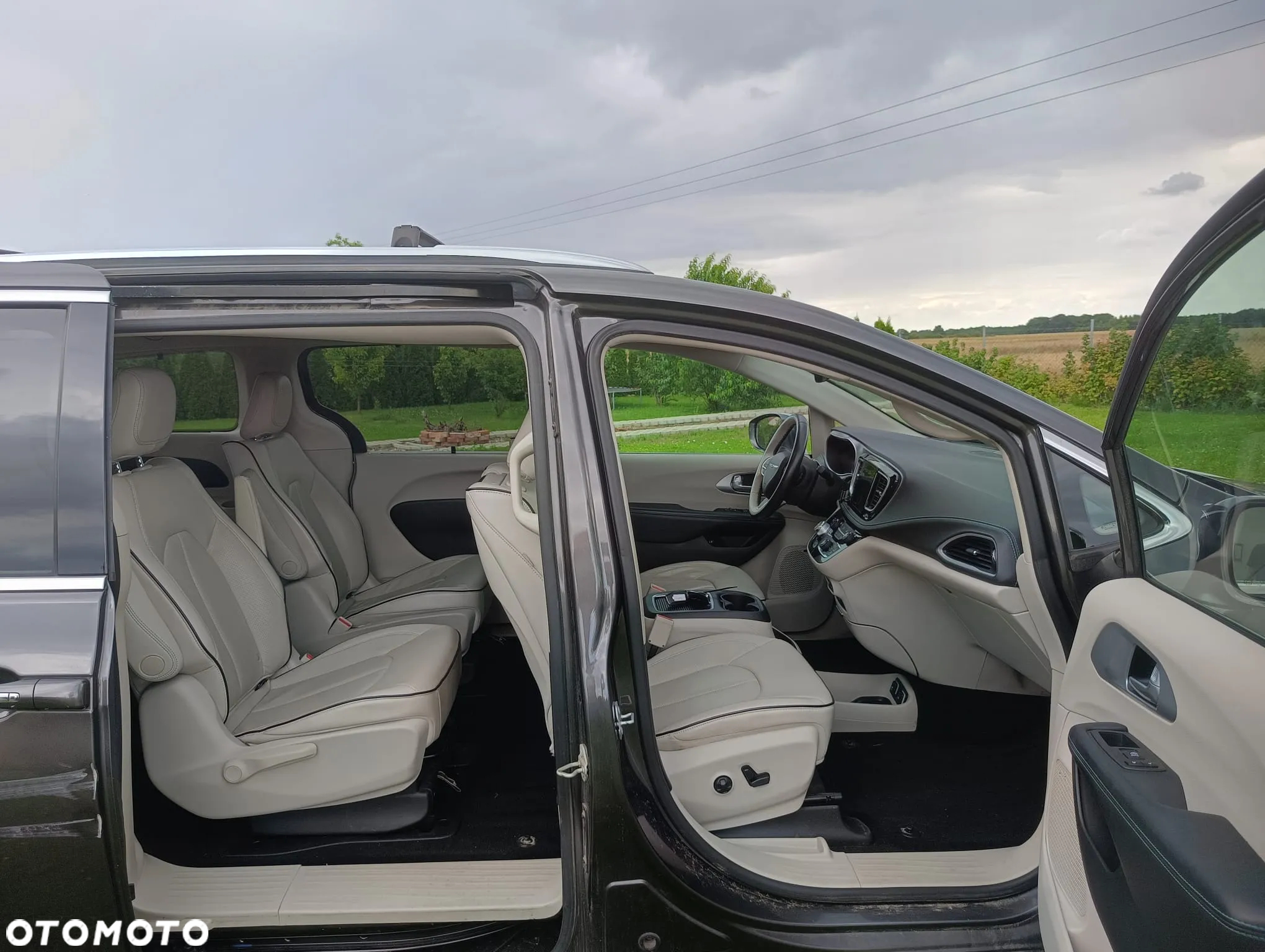 Chrysler Pacifica - 11