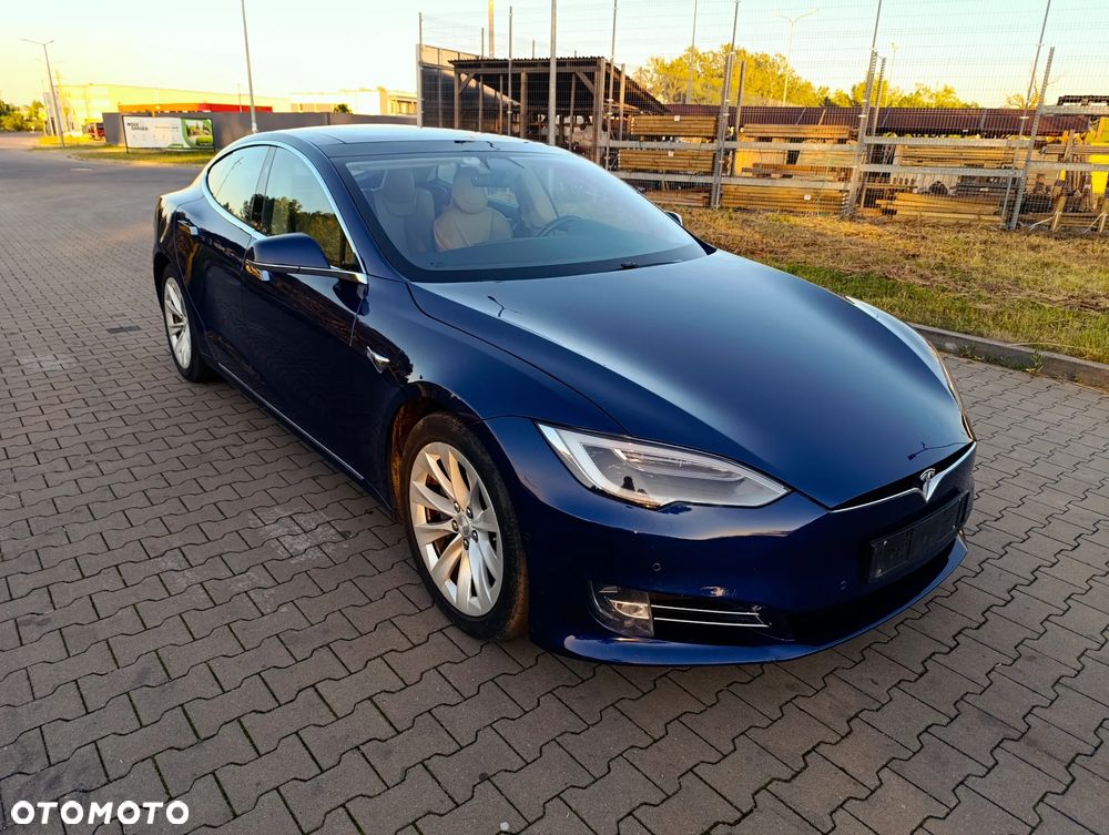 Tesla Model S - 30