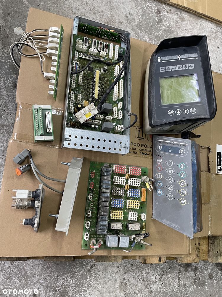 Liebherr R914 C części kabiny elektronika do koprki liebherr R914C - 2