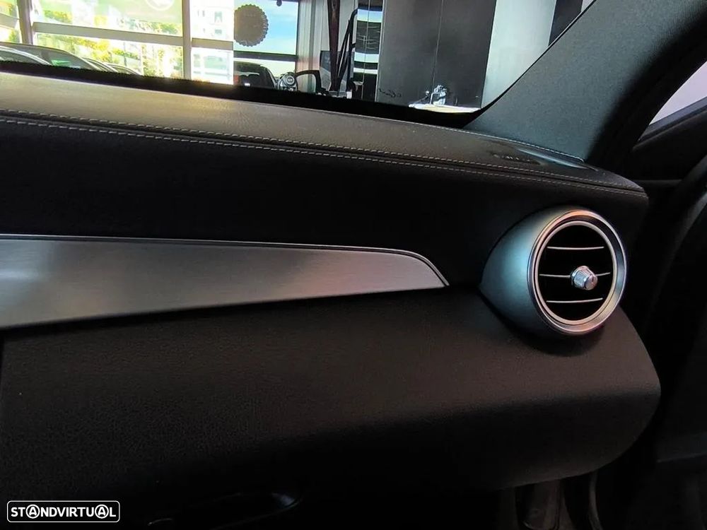 Mercedes-Benz C 300 BlueTEC Hybrid AMG Line - 28