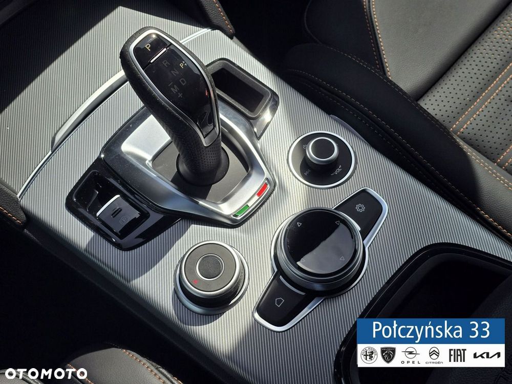 Alfa Romeo Stelvio - 14
