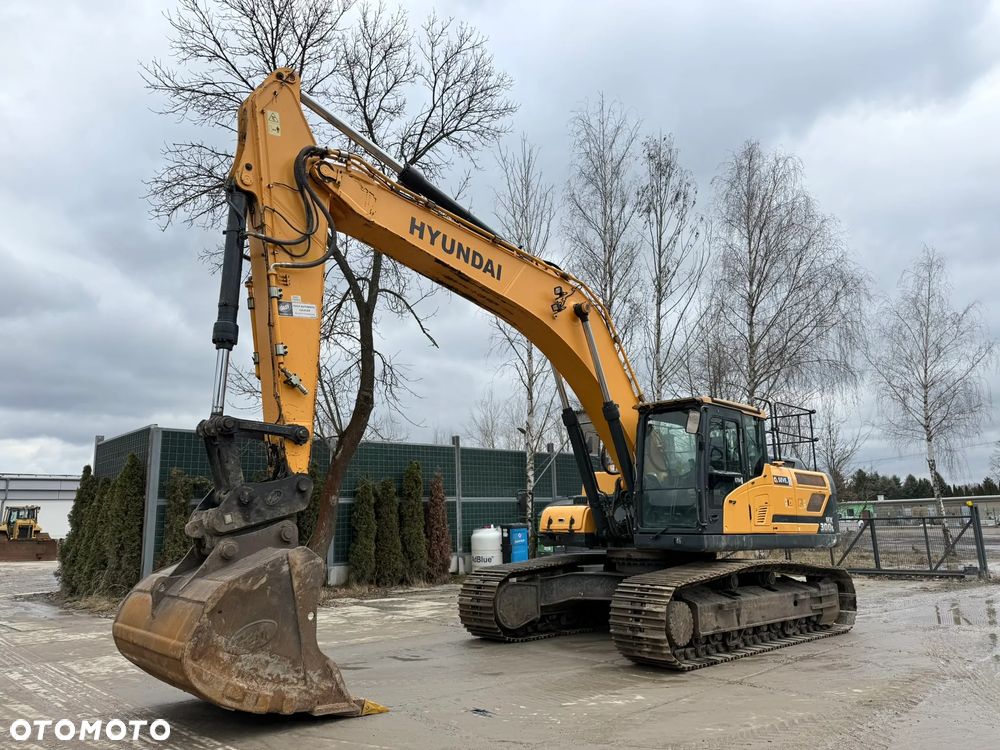 Hyundai HX 300 L - 1