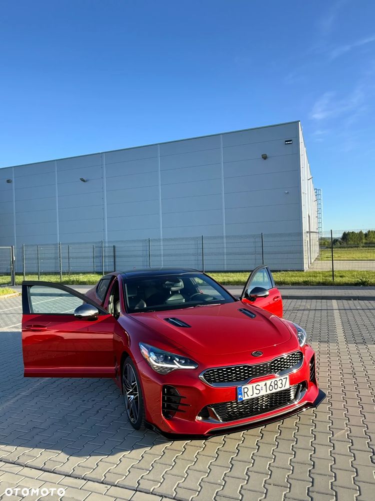 Kia Stinger - 1