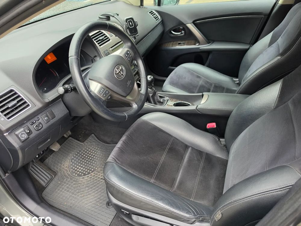 Toyota Avensis 1.8 Sol plus NAVI - 14