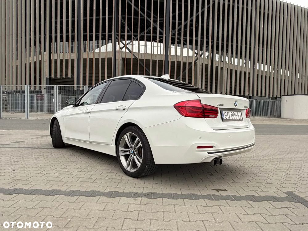 BMW Seria 3 330i xDrive Sport Line - 6