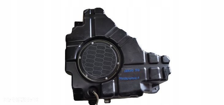 JEEP GRAND CHEROKEE WK2 16r SUBWOOFER - 1