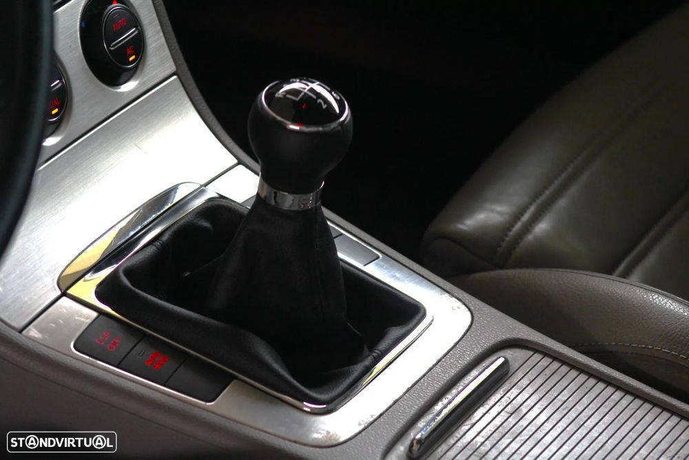 VW Passat Variant 2.0 TDi Sportline - 31