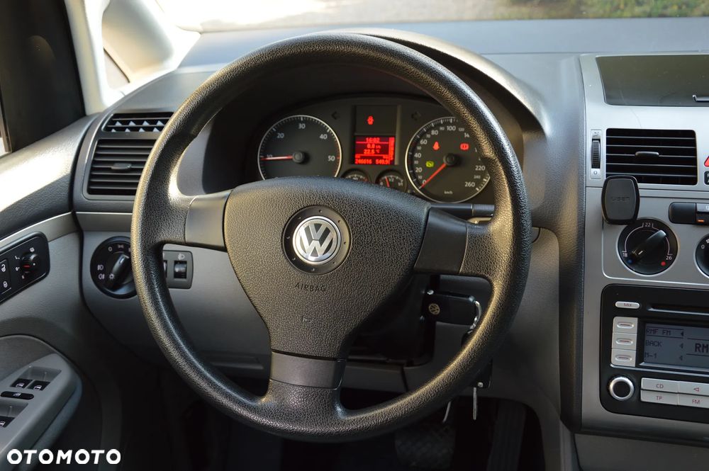 Volkswagen Touran - 27