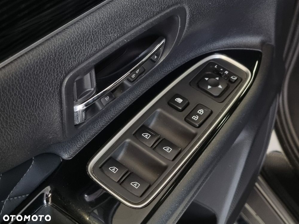 Mitsubishi Outlander Instyle + - 24