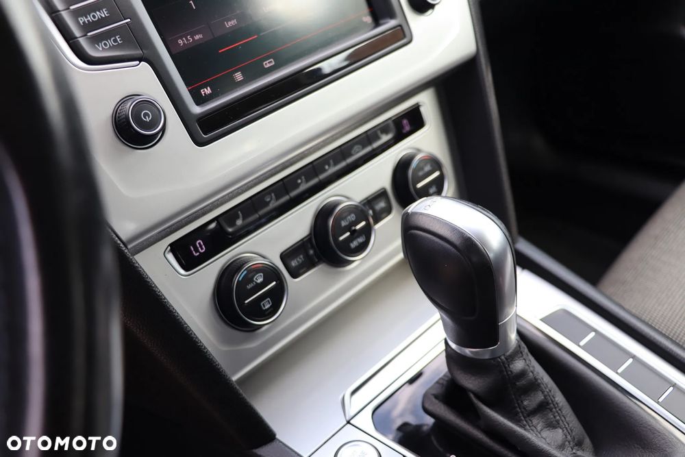 Volkswagen Passat Variant ver-variant-2-0-tdi-scr-dsg-comfortline - 39