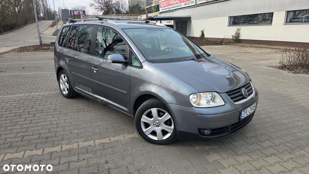 Volkswagen Touran 2.0 TDI Trendline DSG - 9