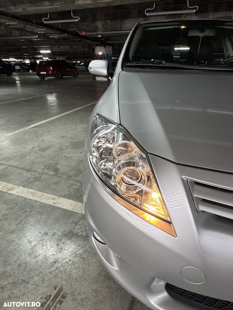 Toyota Auris 1.6 L Valvematic M/M Executive - 13