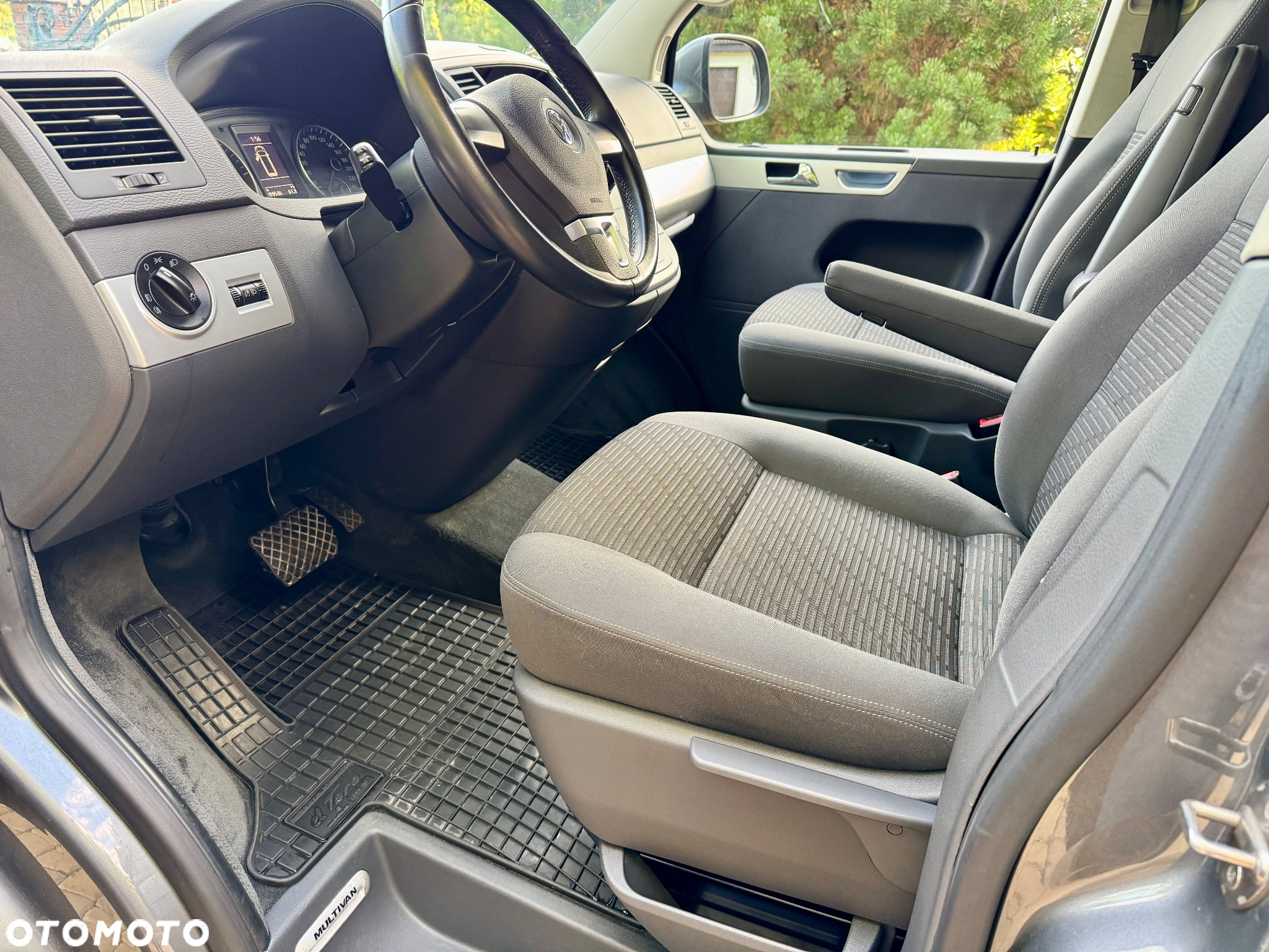 Volkswagen Multivan - 8