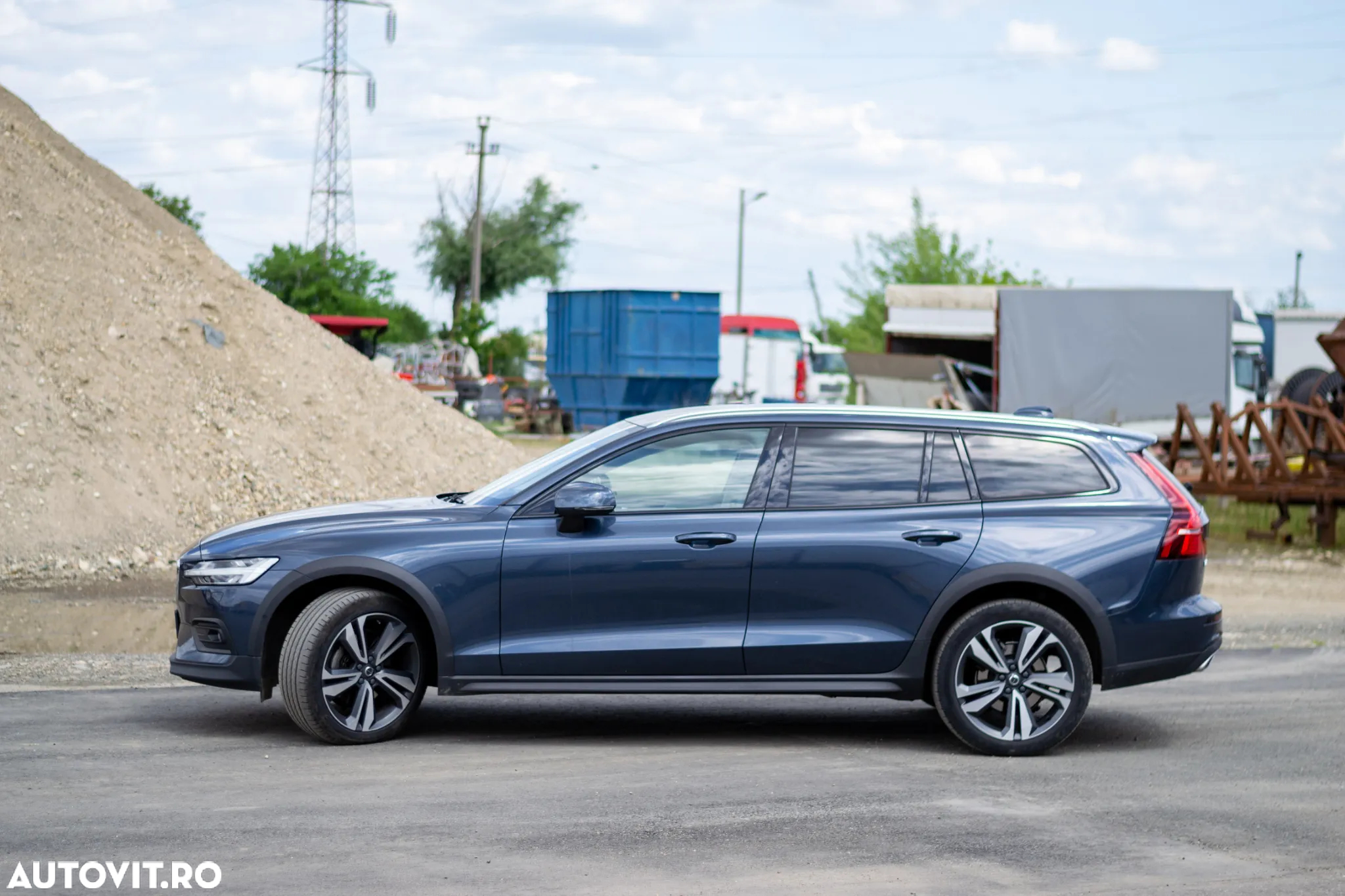 Volvo V60 B4 MHEV AT8 FWD Momentum Pro - 9