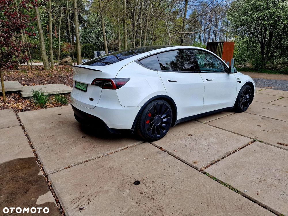 Tesla Model Y Long Range AWD - 4