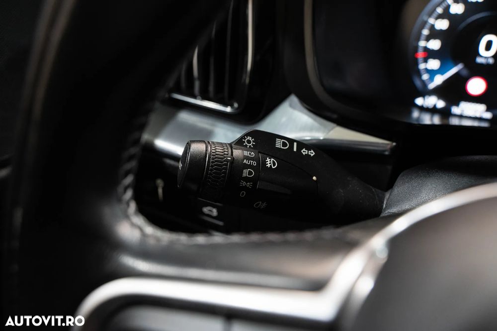 Volvo XC 60 D4 AWD Geartronic Momentum - 21