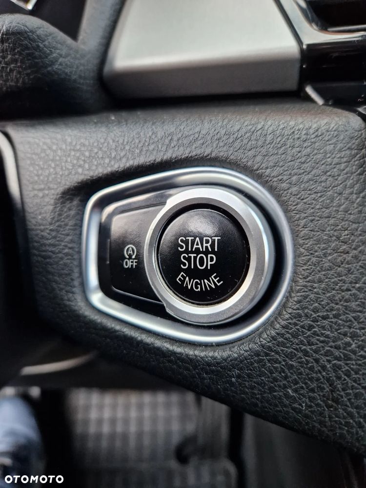 BMW Seria 2 218d - 17
