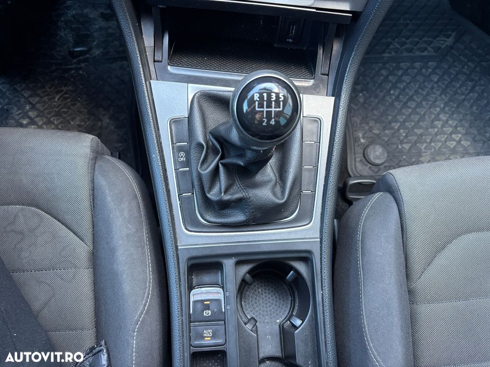 Volkswagen Golf 1.6 TDI DPF Trendline - 12