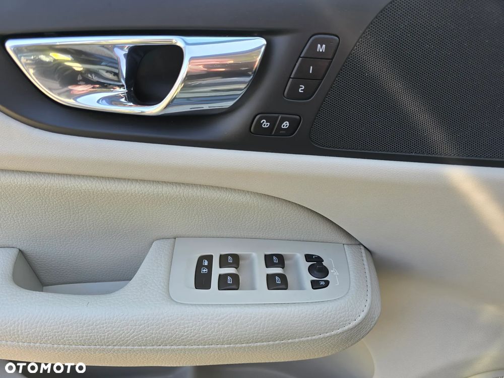 Volvo S60 T5 Momentum Pro - 33