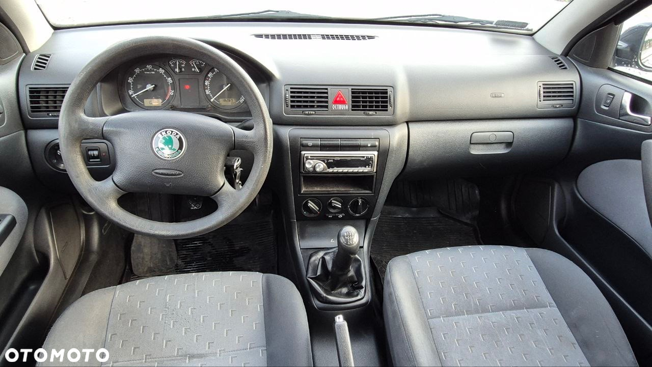 Skoda Octavia 1.6 Tour - 11