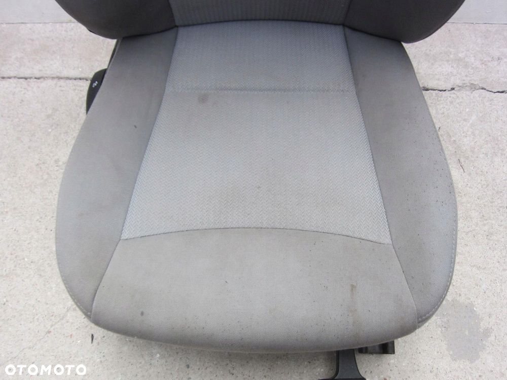 BMW 3 E90 E91 FOTEL SZARY PRAWY PASAŻERA MATERIAŁOWY TAPICERKA - 2