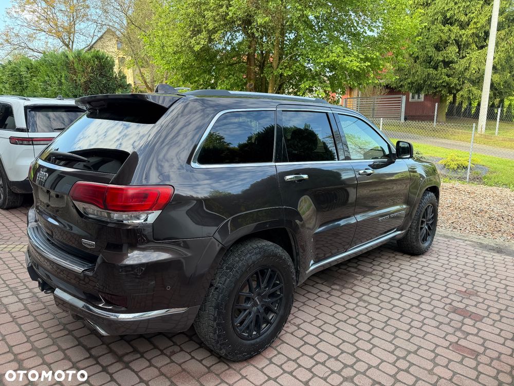 Jeep Grand Cherokee - 16
