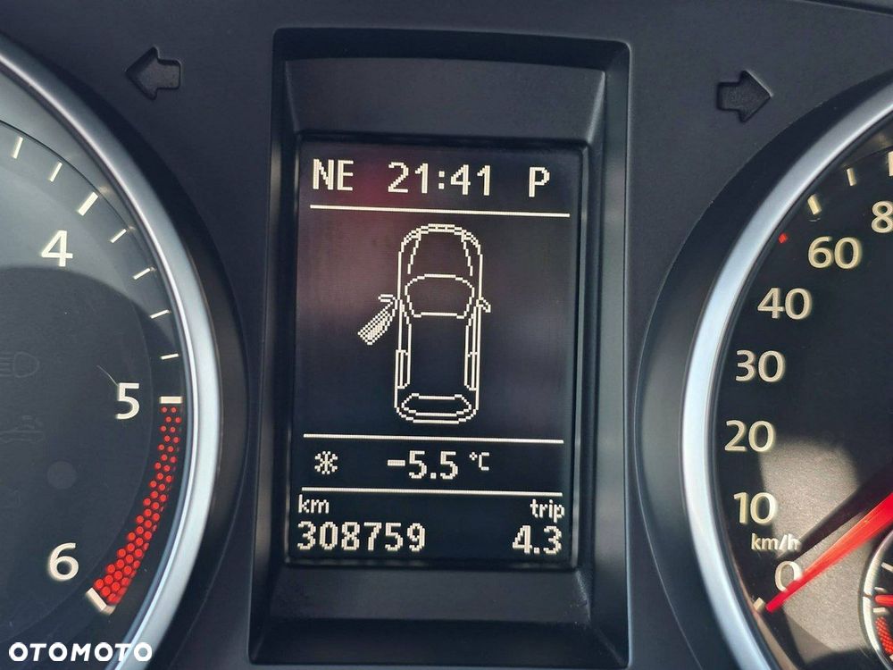 Volkswagen Golf 2.0 TDI DPF DSG Tour Edition - 9