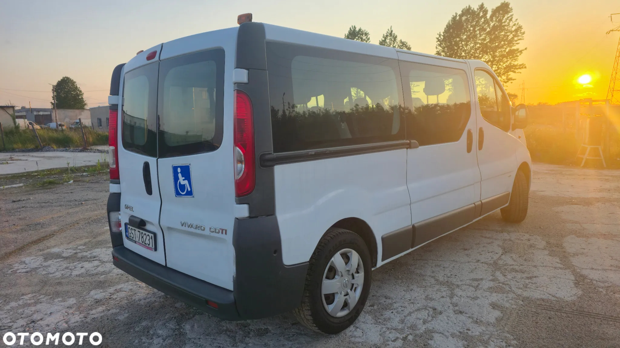 Opel Vivaro L2H1 2.9t - 4