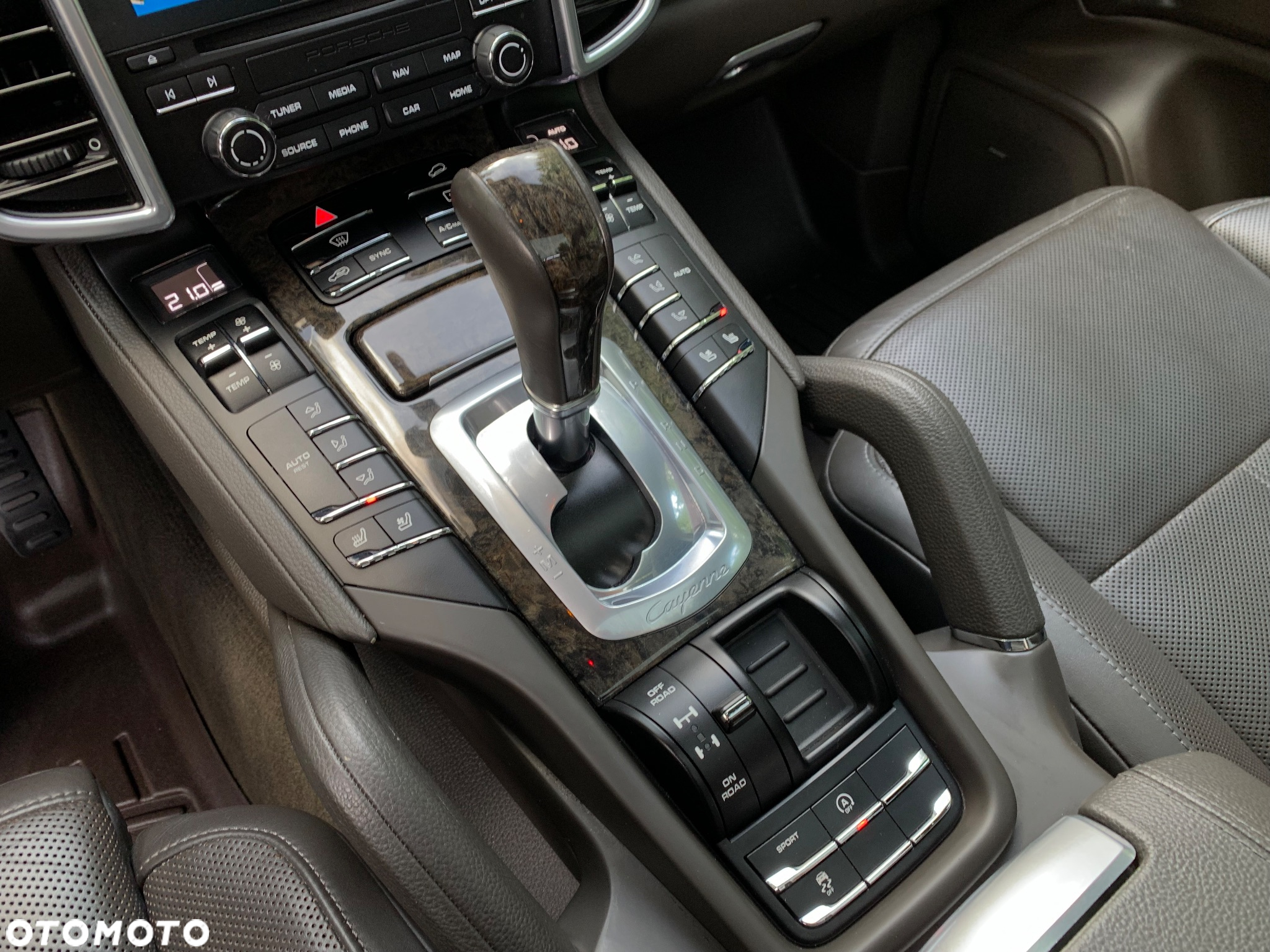 Porsche Cayenne Platinum Edition - 16