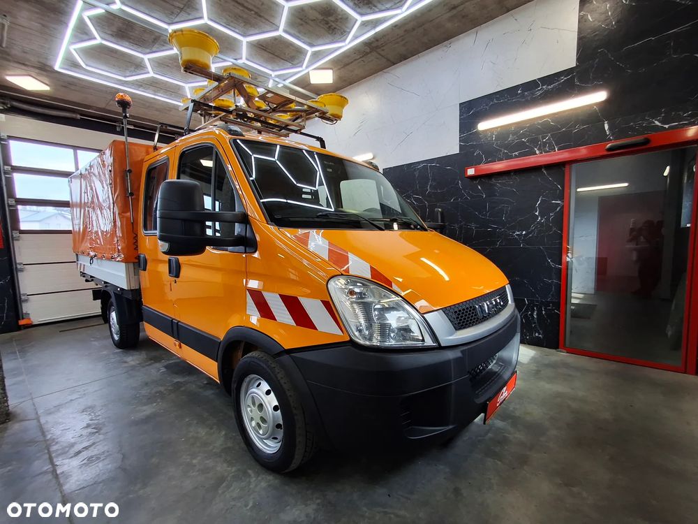 Iveco Daily 35S14 Doka Dubel Brygadówka Służba Drogowa Silnik 3.0 Pomarańczowy 6 Miejsc Hak Kamera Cofania Webasto Ogrzewanie Postojowe Plandeka Tablica Świetlna Światła Ostrzegawcze - 1