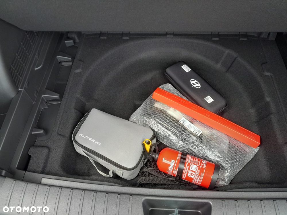 Hyundai Kona 65kWh Executive - 12