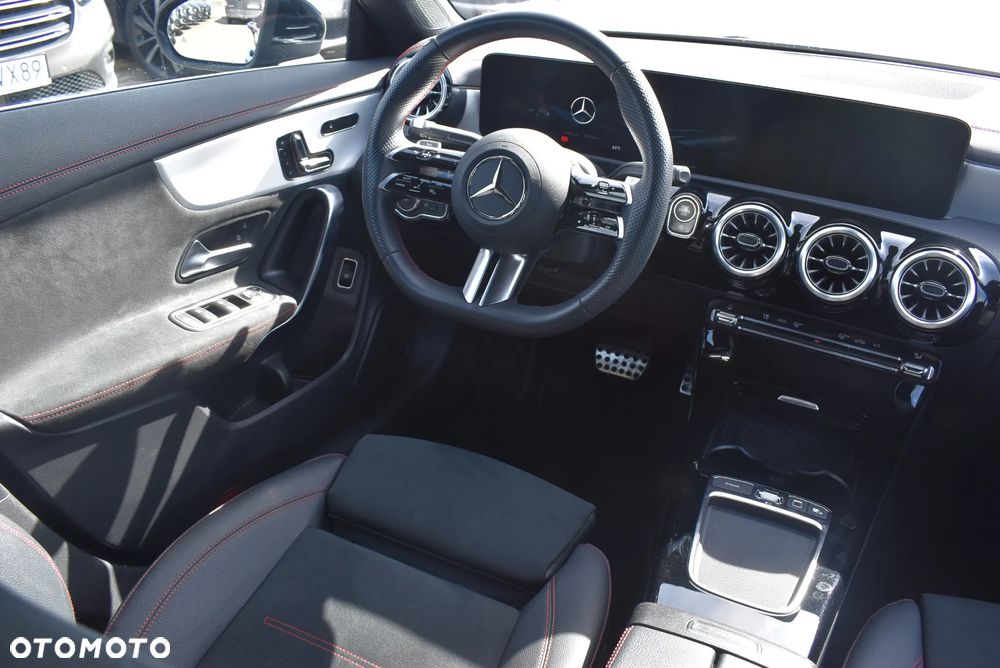 Mercedes-Benz CLA 200 7G-DCT - 20