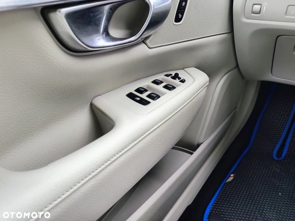 Volvo V90 D4 Momentum Pro - 28