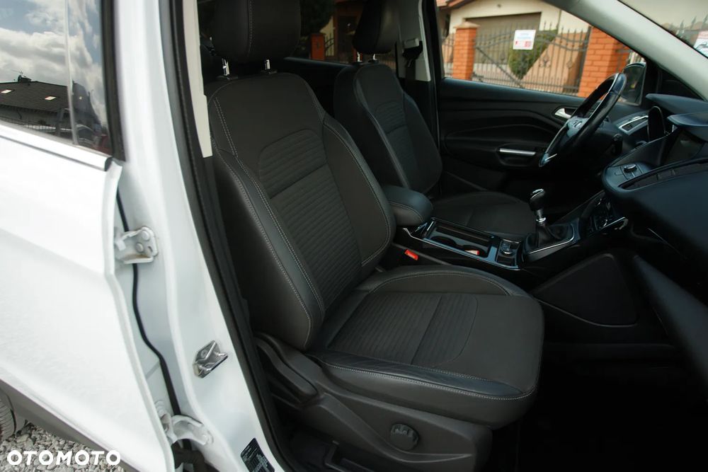 Ford Kuga 2.0 TDCi 2x4 Titanium - 34