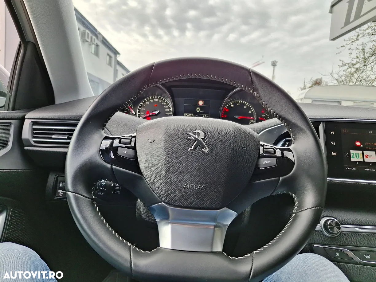 Peugeot 308 1.2 L PureTech Turbo S&S Allure - 11