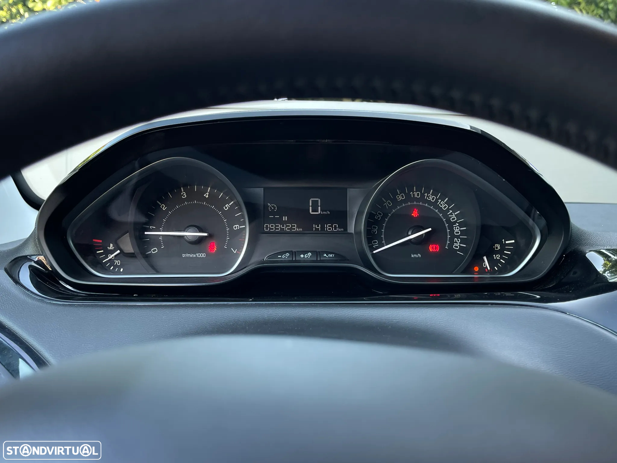 Peugeot 208 1.2 PureTech Signature - 13