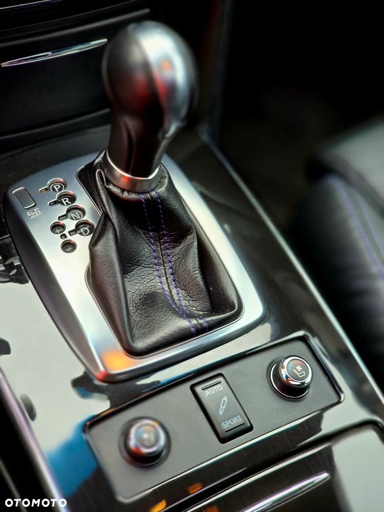 Infiniti QX70 3.0d AWD Design - 18