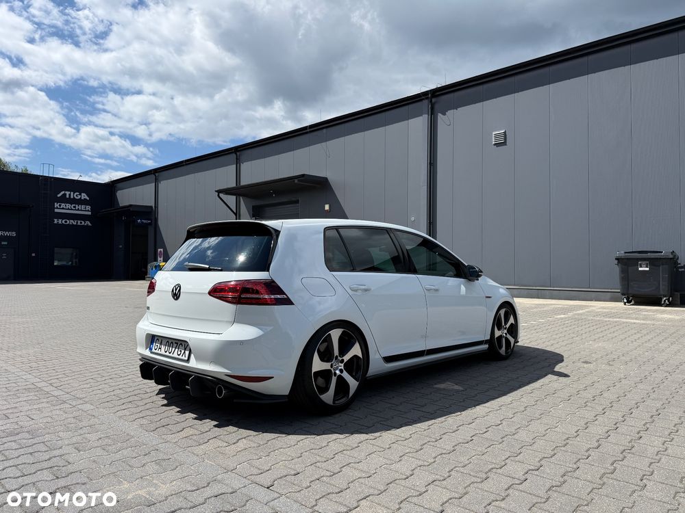 Volkswagen Golf - 5