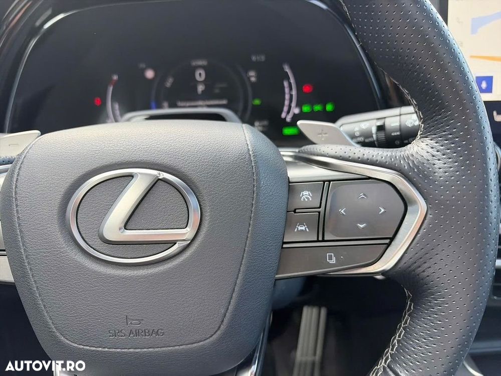 Lexus Seria RX - 15