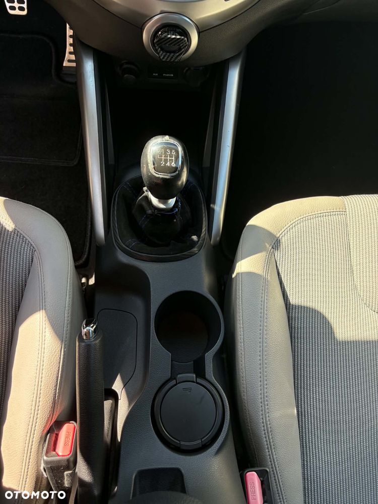 Hyundai Veloster 1.6 GDI Premium - 16